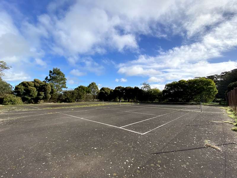 Mannibadar Tennis Courts