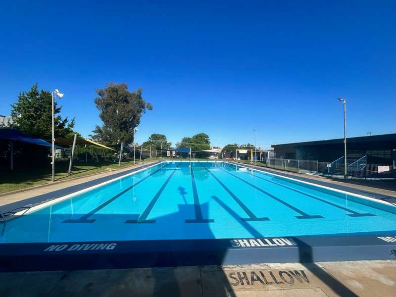 Mansfield Outdoor Swimming Pool