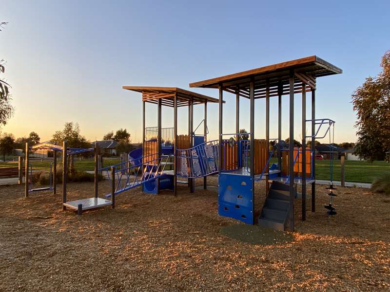 Mantel Green Playground, Beveridge