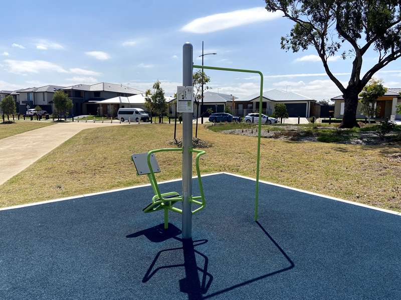 Marriott Boulevard Outdoor Gym (Weir Views)