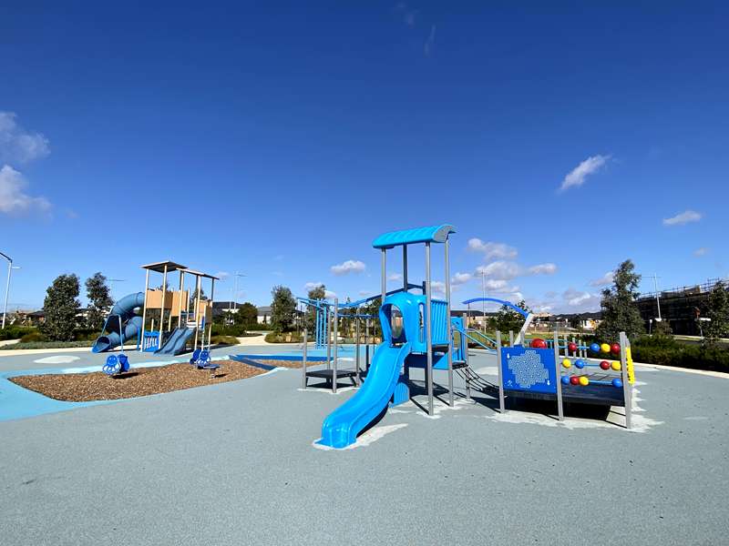 Maywood Road Playground, Manor Lakes