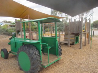 McCalman Street Playground, Woorinen South