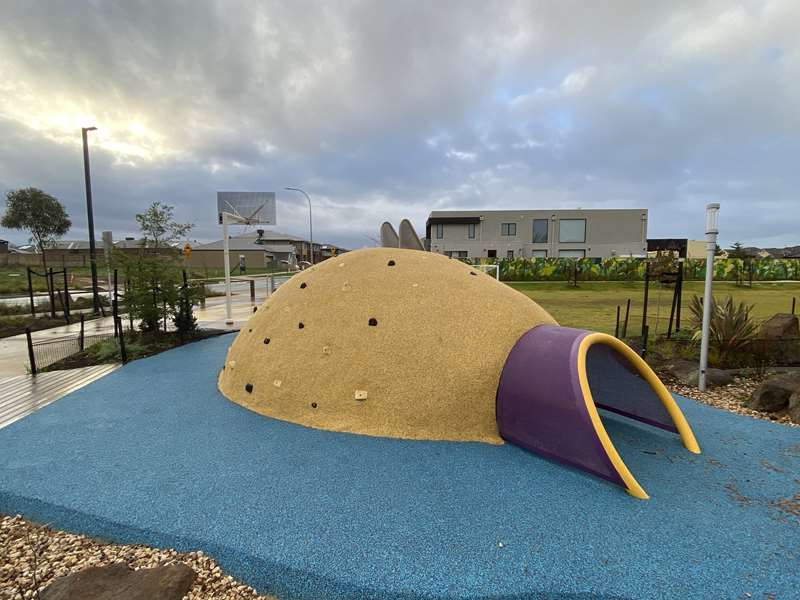 McCubbin Drive Playground, Taylors Lakes