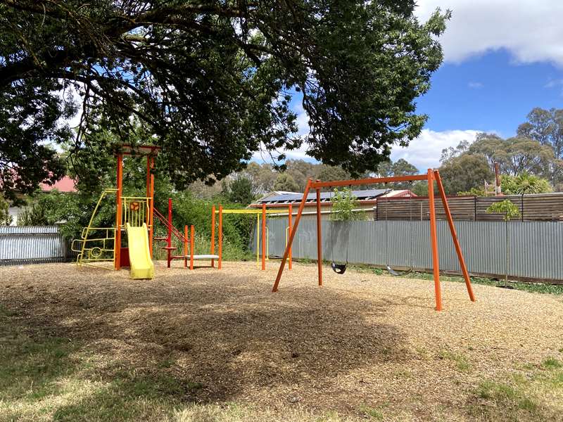 Menzies Court Playground, Kangaroo Flat