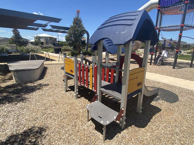 Middle Park Village Playground, Reston Way, Melton South