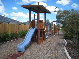 Montrose Drive Playground, Doreen