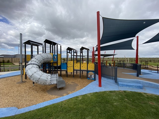 Muscatel Crescent Playground, Manor Lakes