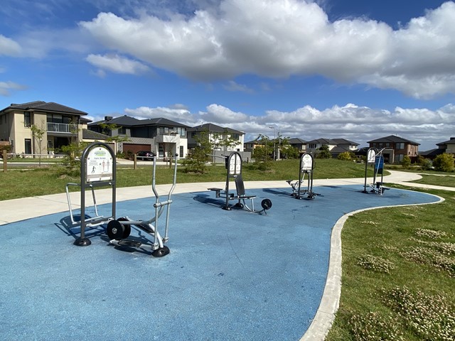 Newgrange Boulevard Outdoor Gym (Clyde North)