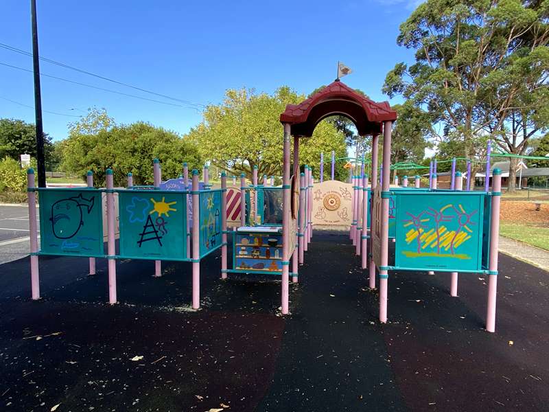 Newman Park Playground, Peterkin Street, Traralgon