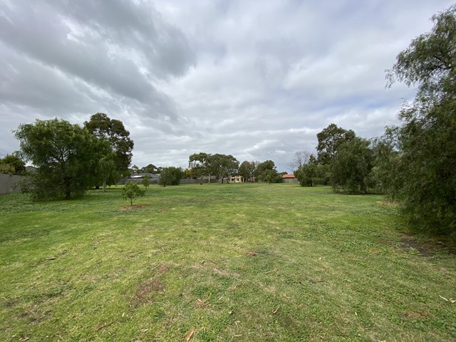 Nurten Parade Reserve Dog Off Leash Area (Aspendale Gardens)