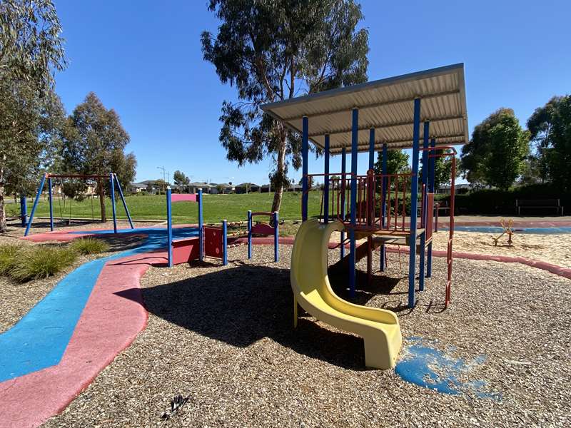 Oldbridge Boulevard Playground, Weir Views