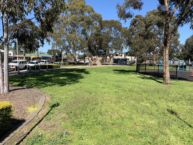 Olympic Village Reserve Dog Off Leash Area (Heidelberg West)