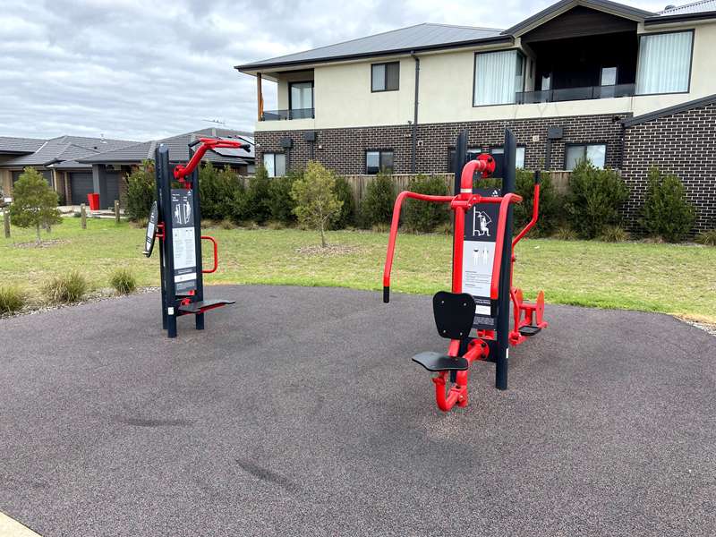 Opera Boulevard Outdoor Gym (Bonnie Brook)