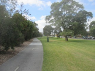 Outer Circle Linear Park - Peel Street to Princess Street Dog Off Leash Area (Kew)