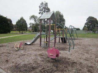 Overton Close Playground, Greenvale