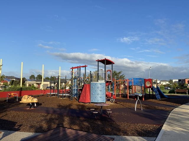 Pasadena Boulevard Playground, Clyde