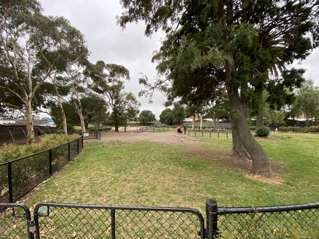 Pawfield Park Fenced Dog Park (Caulfield East)