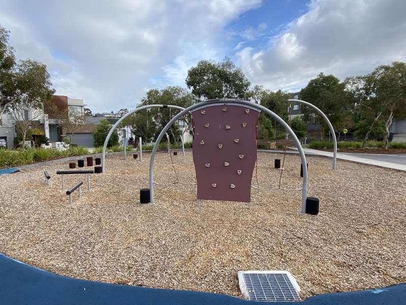Peregrine Reserve Playground, Ledge Walk, Keilor East