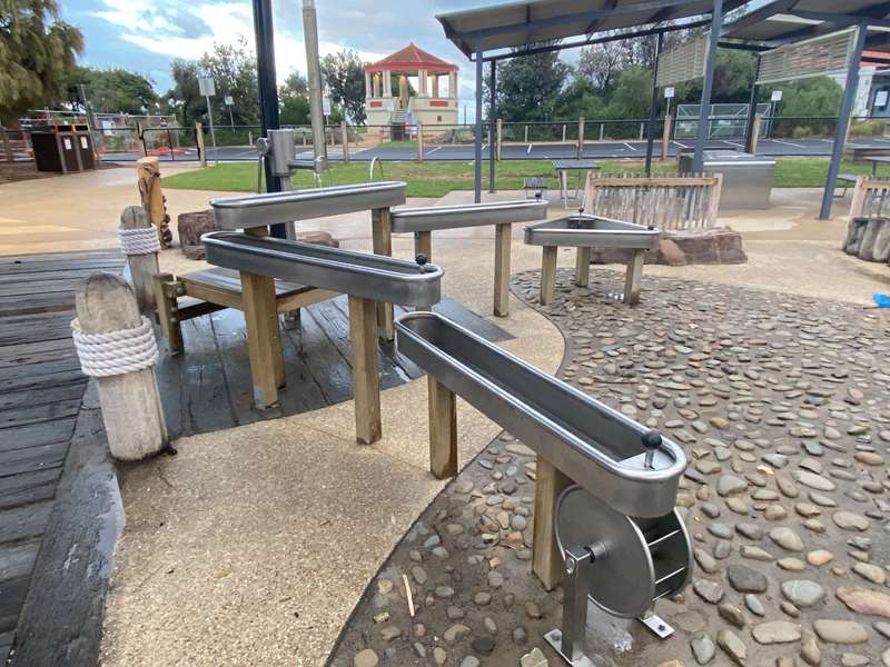 Peter Scullin Reserve Playground, Centre Way, Mordialloc