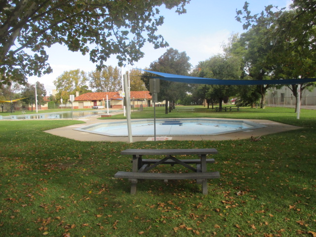 Red Cliffs Swimming Pool