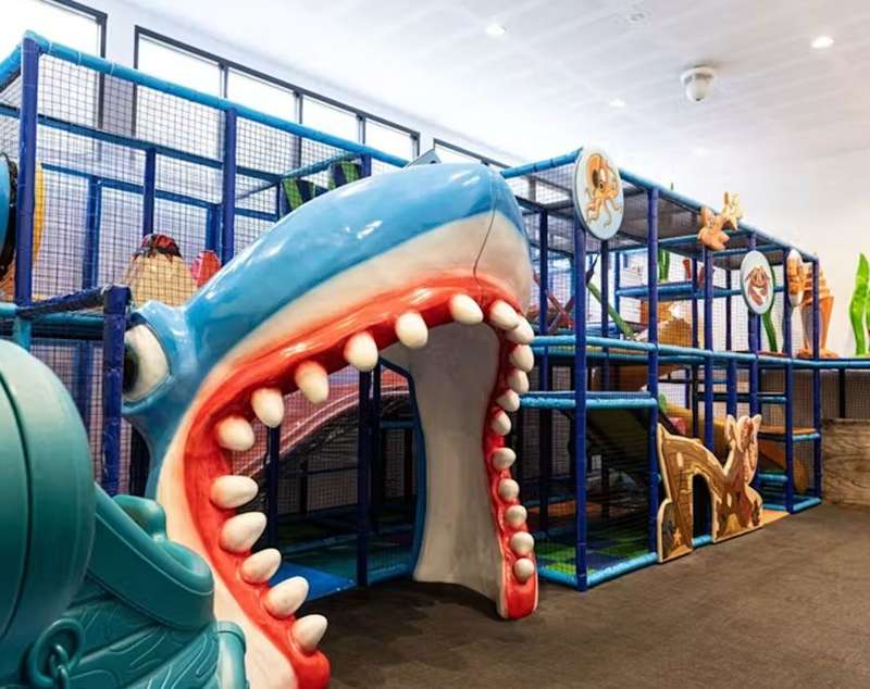 Restaurants / Cafes / Hotels with Playgrounds