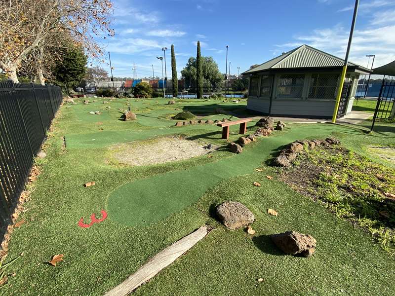 Riverside Golf & Tennis Centre (Ascot Vale)