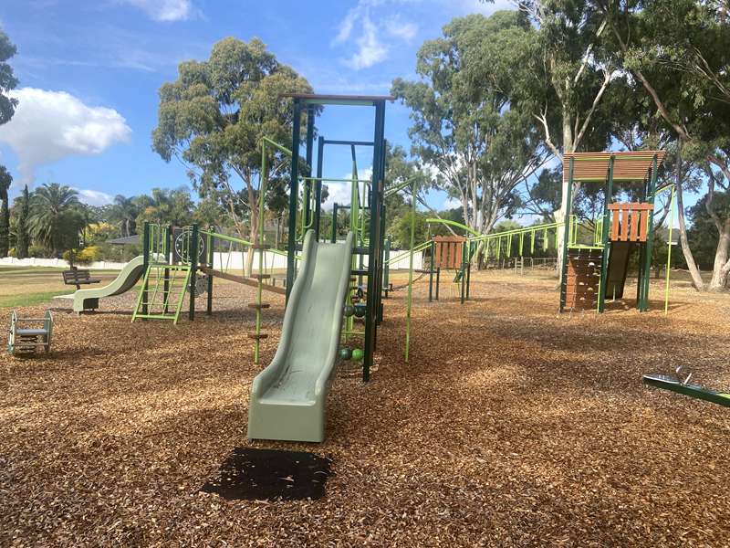 Robert Farmer Park Playground, Ellavale Drive, Traralgon East