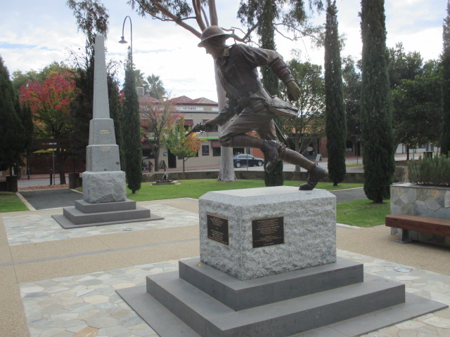 Private Robert Mactier Statue