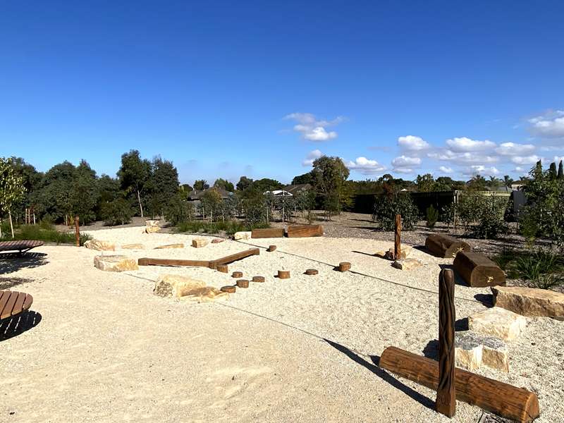 Rosslare Court Playground, Hoppers Crossing
