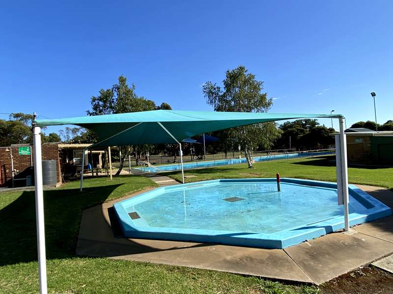 Rushworth Outdoor Swimming Pool