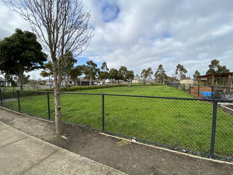 Selandra Rise Fenced Dog Park (Clyde North)