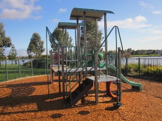 Serpentine Court Playground, Waterways