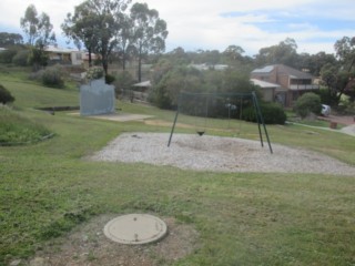 Sherwood Drive Playground, Flora Hill