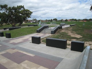 Roxburgh Park Skatepark (Lakeside Drive)