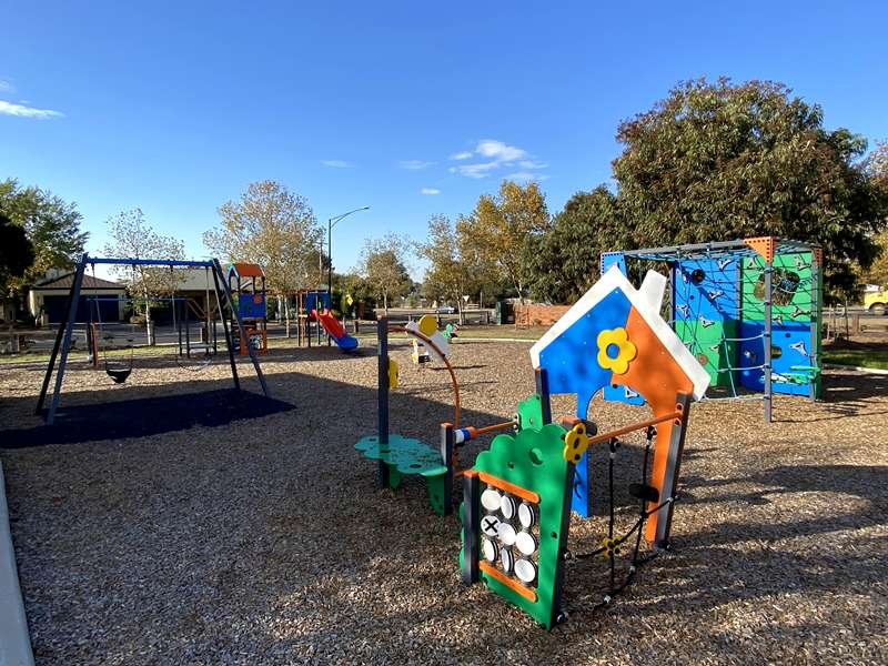 St James Wood Drive Playground, Tarneit