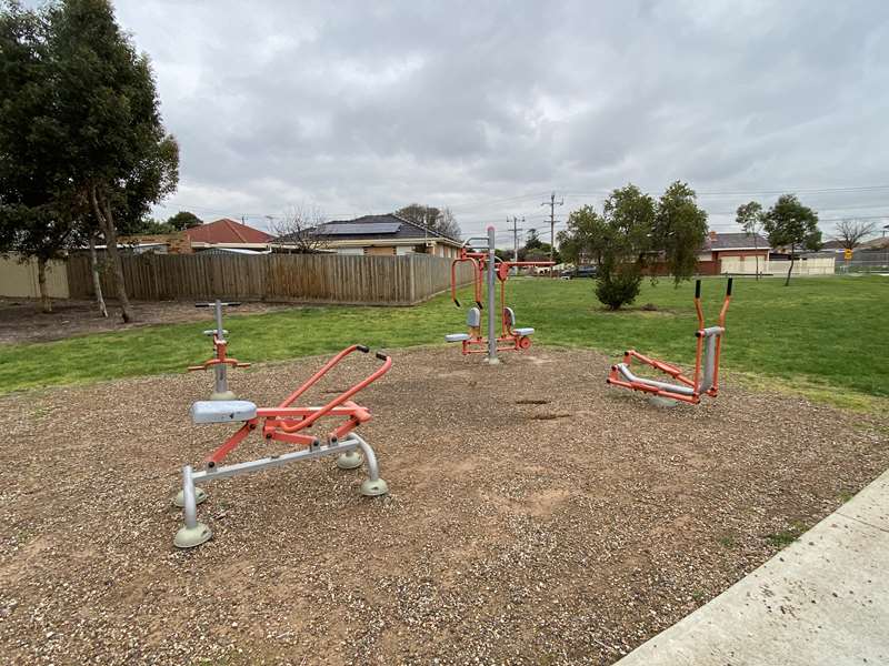 Stradbroke Drive Reserve Outdoor Gym (St Albans)