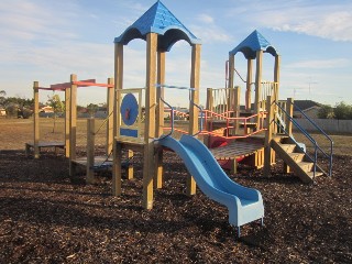 Terrigal Court Playground, Leopold