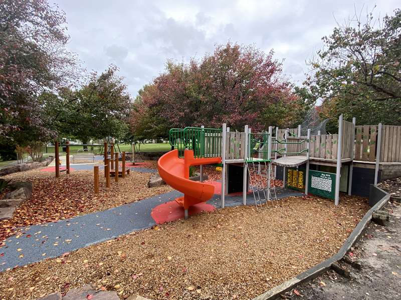 The Heath Common Playground, St Andrews Drive, Heatherton