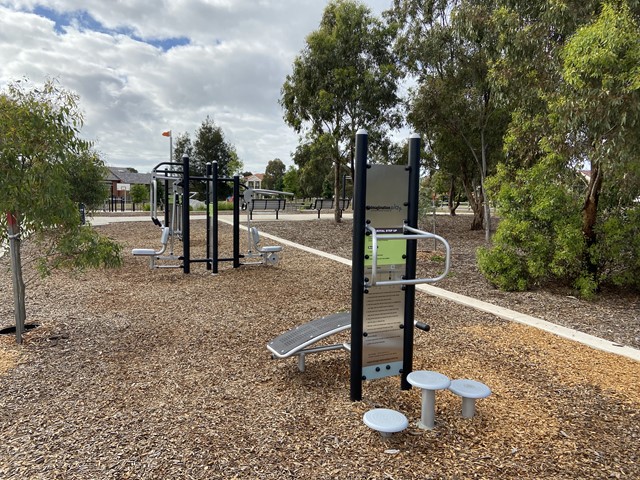 The Lakes Reserve Outdoor Gym (Taylors Lakes)