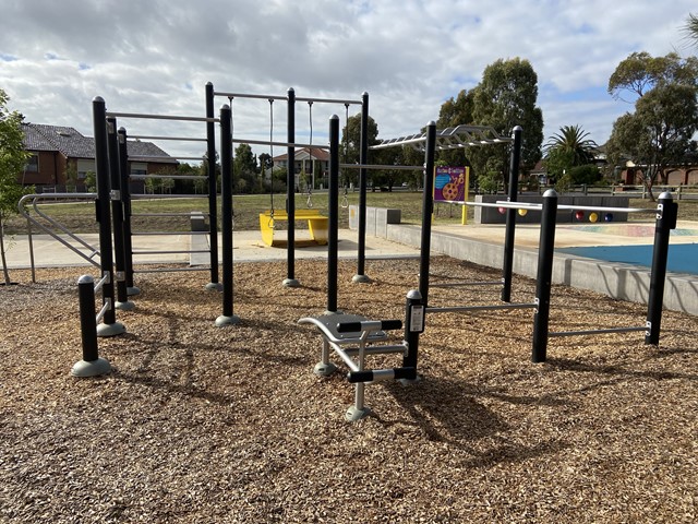 The Lakes Reserve Outdoor Gym (Taylors Lakes)