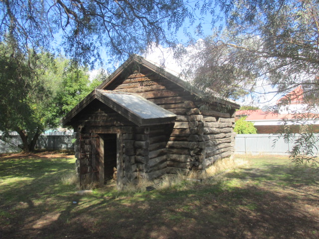 Warracknabeal - The Log Lock Up