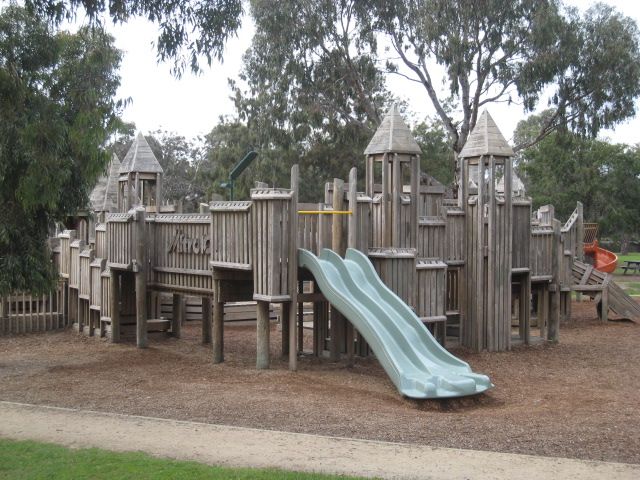 Thomas Street South Reserve Playground, Thomas Street, Hampton