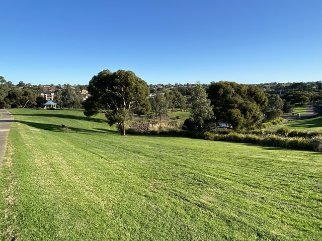 Village Green Dog Off Leash Area (Maribyrnong)