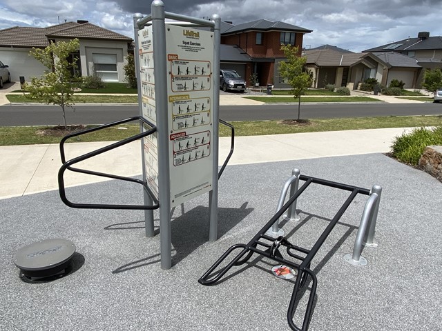 Village Park Outdoor Gym (Wyndham Vale)