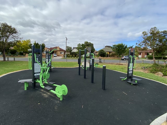 W.R. Ruthven V.C. Reserve Outdoor Gym (Preston)