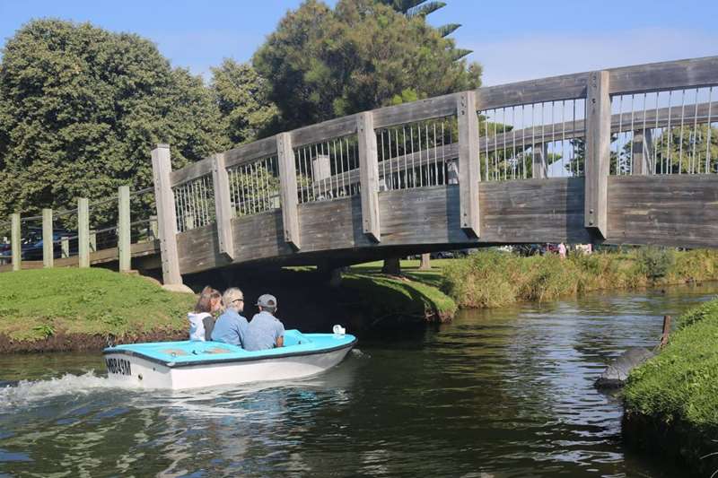 Warrnambool - Lake Pertobe Motor Boats