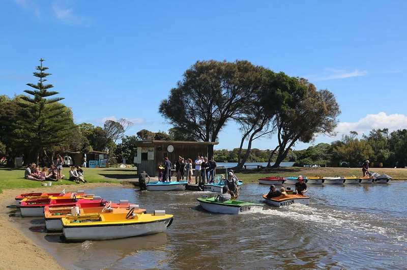 Warrnambool - Lake Pertobe Motor Boats