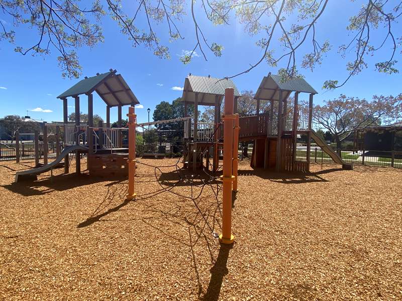 Westlakes Reserve Playground, Westlakes Boulevard, Lara
