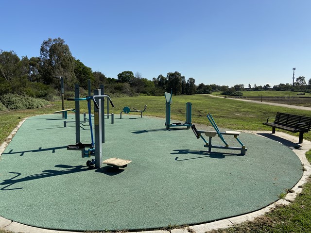 Whittlesea Public Gardens Outdoor Gym (Lalor)