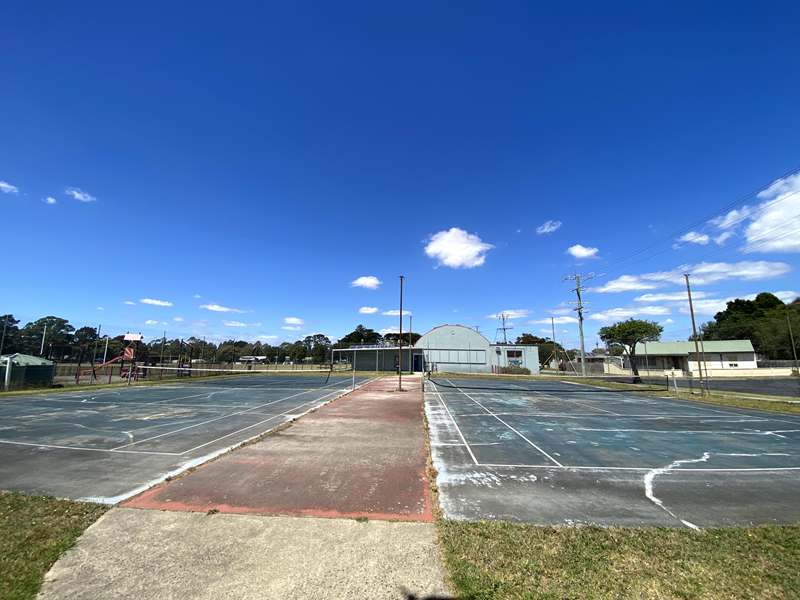 Yallourn North Free Public Tennis Courts